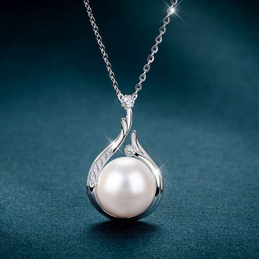 Crystal Pearl Pendant Necklace 