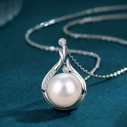 Crystal Pearl Pendant Necklace 