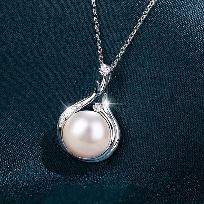 Crystal Pearl Pendant Necklace 